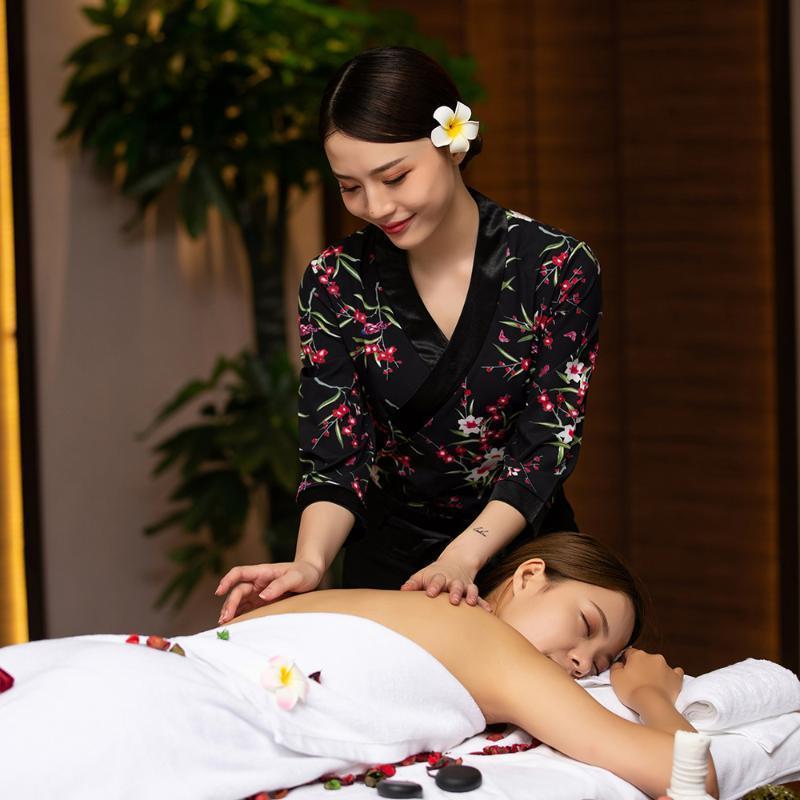 Pattern Top Slim Fit Technicia - Spa And Wellness Center บทวิจารณ์และราคา